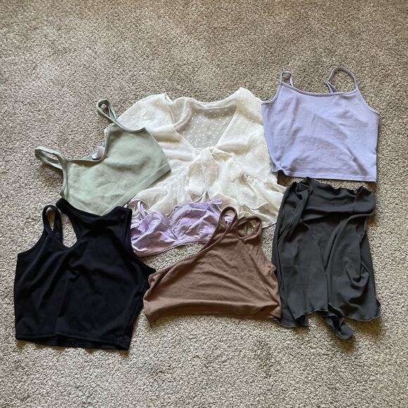 Womens/teen Tank top Crop top one Bundle Size Medium and Large - Picture 1 of 4